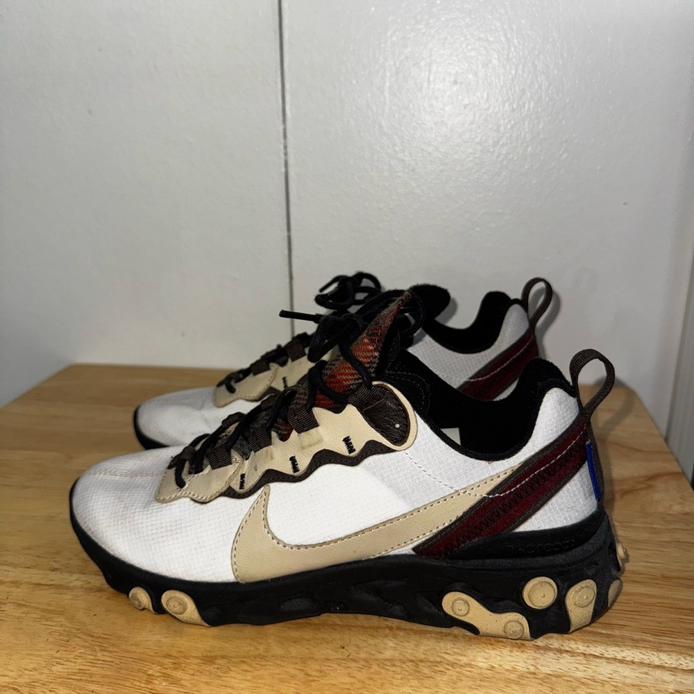 Nike White and Black Lace-Up Sneakers